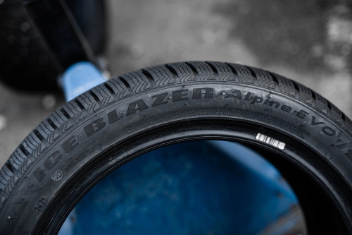 фото протектора и шины Ice Blazer Alpine EVO1 Шина Sailun Ice Blazer Alpine Evo 1 245/40 R18 97V