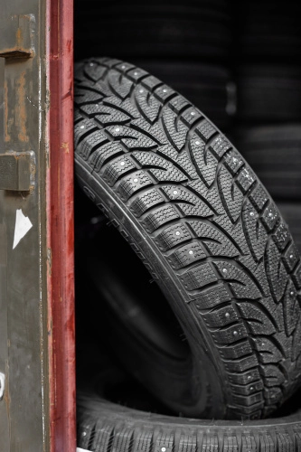 фото протектора и шины Ice Blazer WST1 Шина Sailun Ice Blazer WST1 235/55 R17 99H