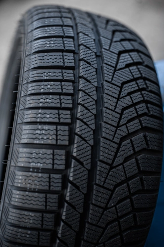 фото протектора и шины Ice Blazer Alpine EVO1 Шина Sailun Ice Blazer Alpine Evo 1 245/40 R18 97V